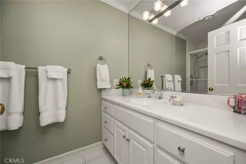 Bath - 57 Emerald, Irvine, CA 92614 photo 3 of 10