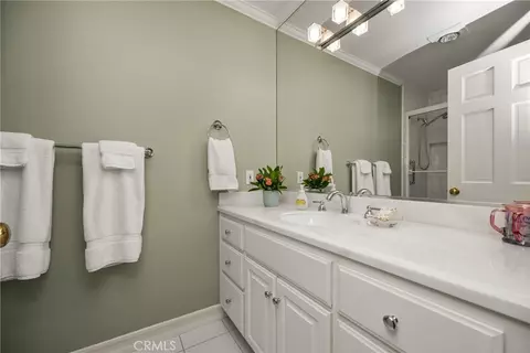 Bath - 57 Emerald, Irvine, CA 92614 photo 3 of 10