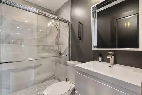Bath - 18646 Ingomar, Reseda, CA 91335 photo 5 of 6