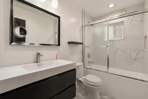 Bath - 18646 Ingomar, Reseda, CA 91335 photo 4 of 6