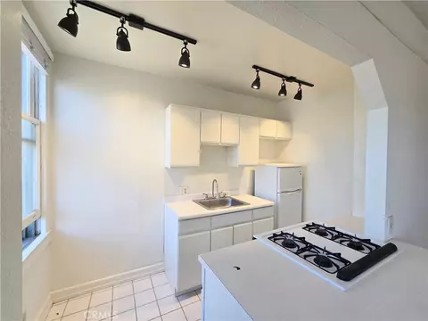 Kitchen - 455 E Ocean Blvd #515, Long Beach, CA 90802 photo 1 of 3