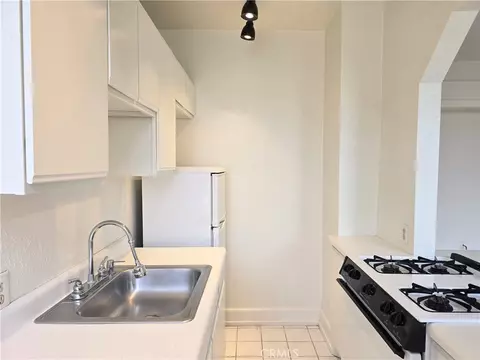 Kitchen - 455 E Ocean Blvd #515, Long Beach, CA 90802 photo 2 of 3