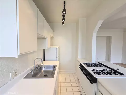 Kitchen - 455 E Ocean Blvd #515, Long Beach, CA 90802 photo 3 of 3