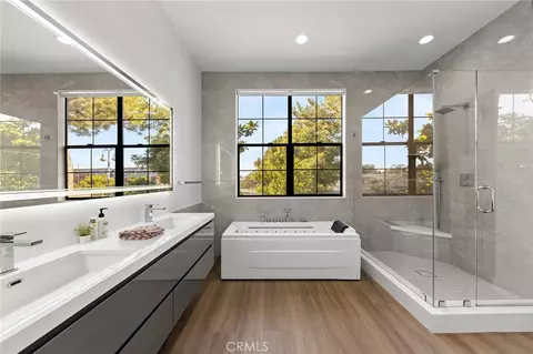 Bath - 551 W Maple Ave, Orange, CA 92868 photo 3 of 4