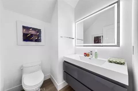 Bath - 551 W Maple Ave, Orange, CA 92868 photo 1 of 4