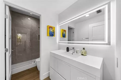 Bath - 551 W Maple Ave, Orange, CA 92868 photo 4 of 4