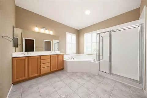 Bath - 45277 Chateau Ct, Temecula, CA 92592 photo 1 of 3