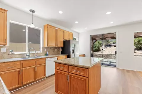 Kitchen - 28549 Silverking Trl, Santa Clarita, CA 91390 photo 1 of 1