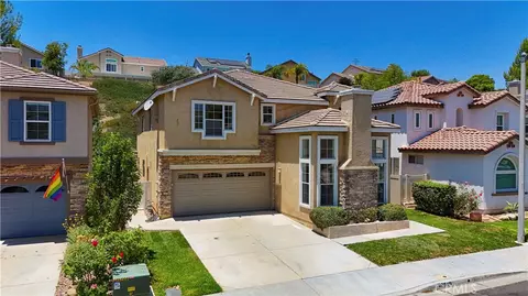 Exterior - 28549 Silverking Trl, Santa Clarita, CA 91390 photo 10 of 11