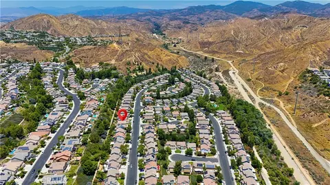 View/Area - 28549 Silverking Trl, Santa Clarita, CA 91390 photo 9 of 19