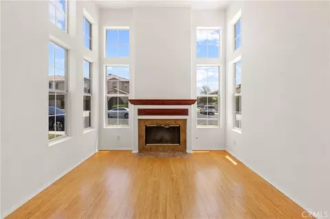 Living - 28549 Silverking Trl, Santa Clarita, CA 91390 photo 1 of 10