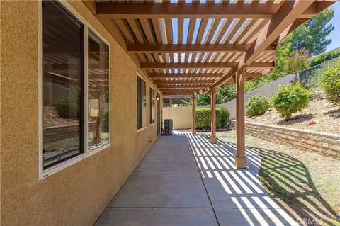 Exterior - 28549 Silverking Trl, Santa Clarita, CA 91390 photo 2 of 11