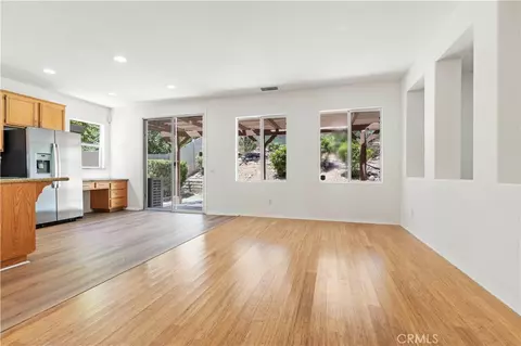 Living - 28549 Silverking Trl, Santa Clarita, CA 91390 photo 5 of 10