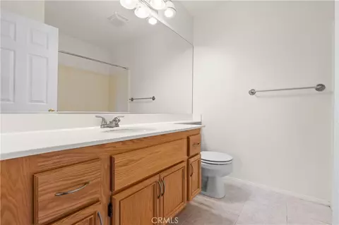 Bath - 28549 Silverking Trl, Santa Clarita, CA 91390 photo 2 of 3