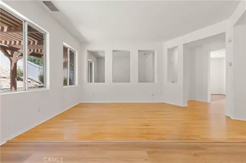 Living - 28549 Silverking Trl, Santa Clarita, CA 91390 photo 9 of 10
