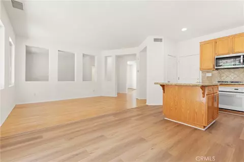 Living - 28549 Silverking Trl, Santa Clarita, CA 91390 photo 8 of 10