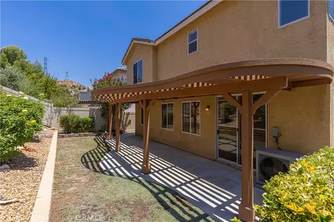 Exterior - 28549 Silverking Trl, Santa Clarita, CA 91390 photo 6 of 11