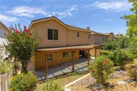Exterior - 28549 Silverking Trl, Santa Clarita, CA 91390 photo 4 of 11