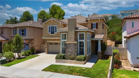 Exterior - 28549 Silverking Trl, Santa Clarita, CA 91390 photo 9 of 11