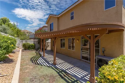 Exterior - 28549 Silverking Trl, Santa Clarita, CA 91390 photo 7 of 11