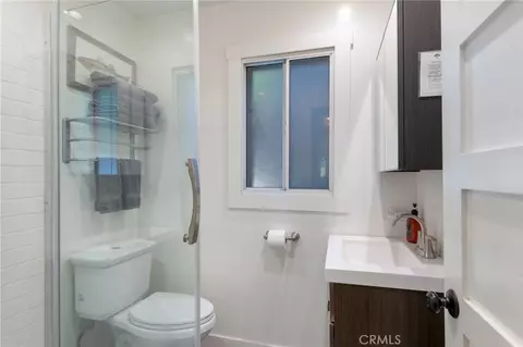 Bath - 270 Flower Dr, Lake Arrowhead, CA 92352 photo 1 of 2