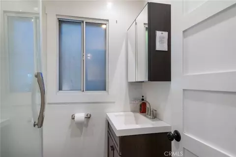 Bath - 270 Flower Dr, Lake Arrowhead, CA 92352 photo 2 of 2