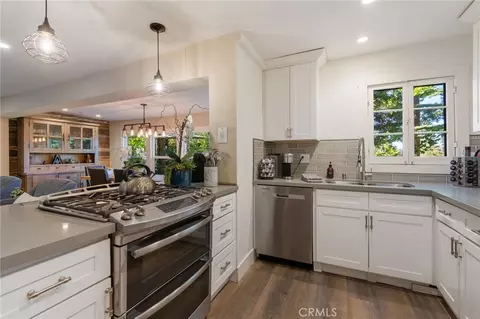 Kitchen - 270 Flower Dr, Lake Arrowhead, CA 92352 photo 5 of 6