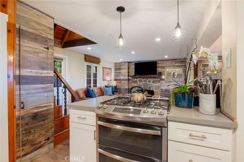 Kitchen - 270 Flower Dr, Lake Arrowhead, CA 92352 photo 6 of 6