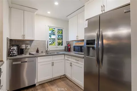 Kitchen - 270 Flower Dr, Lake Arrowhead, CA 92352 photo 4 of 6