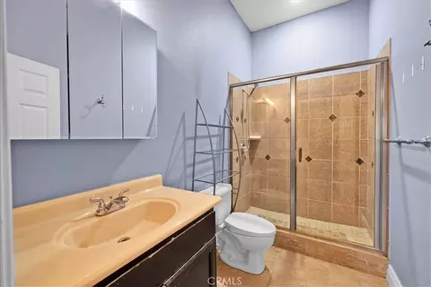 Bath - 16176 Graceful Ct, Riverside, CA 92504 photo 6 of 6