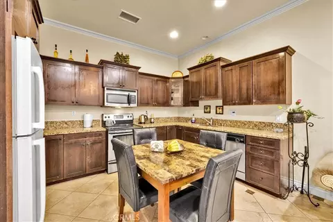 Kitchen - 16176 Graceful Ct, Riverside, CA 92504 photo 5 of 5