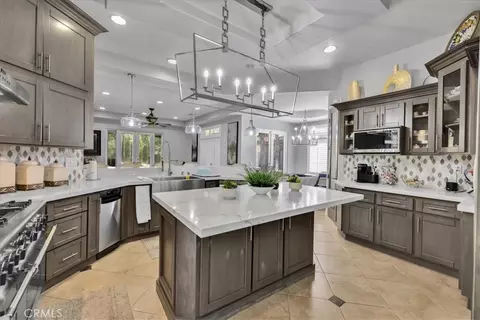 Kitchen - 16176 Graceful Ct, Riverside, CA 92504 photo 4 of 5