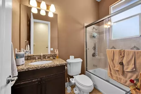 Bath - 16176 Graceful Ct, Riverside, CA 92504 photo 5 of 6
