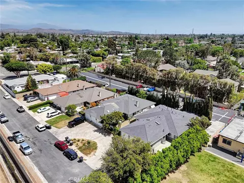 View/Area - 402 E Glendale Dr, Orange, CA 92865 photo 4 of 5