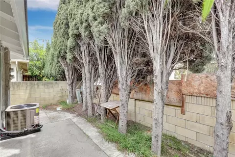 Exterior - 402 E Glendale Dr, Orange, CA 92865 photo 4 of 6