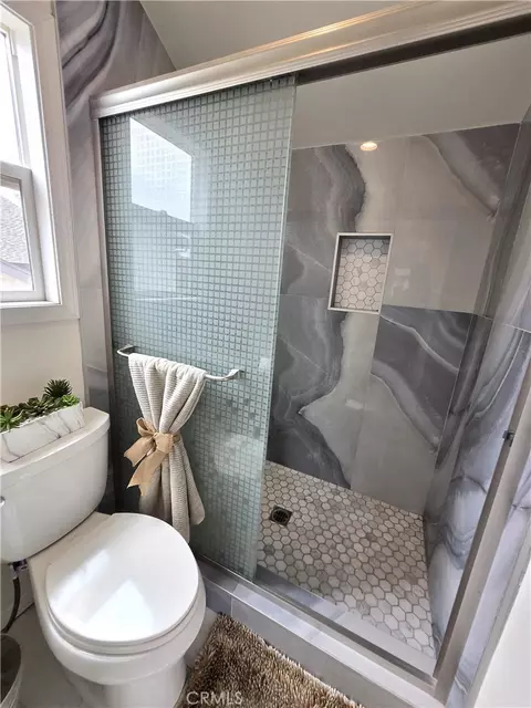 Bath - 347 S Jennifer Ln, Orange, CA 92869 photo 4 of 5