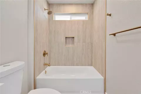 Bath - 20448 Sago Ln, Apple Valley, CA 92307 photo 4 of 7