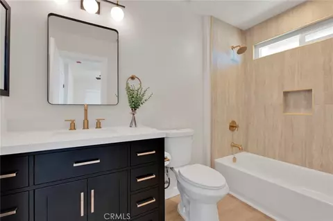 Bath - 20448 Sago Ln, Apple Valley, CA 92307 photo 3 of 7