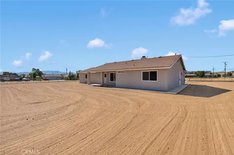 Exterior - 20448 Sago Ln, Apple Valley, CA 92307 photo 4 of 10
