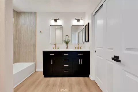 Bath - 20448 Sago Ln, Apple Valley, CA 92307 photo 5 of 7