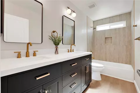 Bath - 20448 Sago Ln, Apple Valley, CA 92307 photo 1 of 7