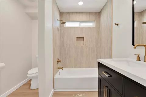 Bath - 20448 Sago Ln, Apple Valley, CA 92307 photo 7 of 7
