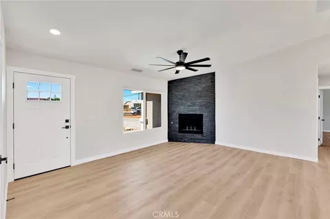 Living - 20448 Sago Ln, Apple Valley, CA 92307 photo 2 of 4