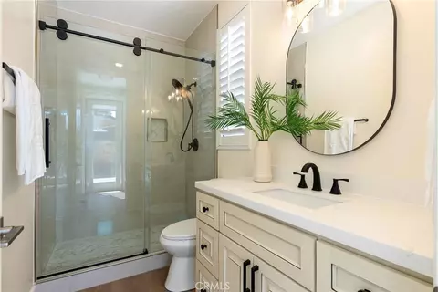 Bath - 267 Mesa Dr, Costa Mesa, CA 92627 photo 2 of 4