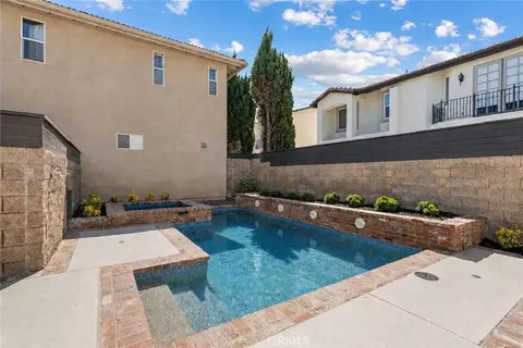 Exterior - 267 Mesa Dr, Costa Mesa, CA 92627 photo 5 of 8