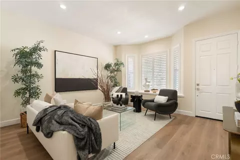 Living - 267 Mesa Dr, Costa Mesa, CA 92627 photo 2 of 5