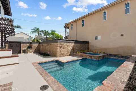 Exterior - 267 Mesa Dr, Costa Mesa, CA 92627 photo 3 of 8