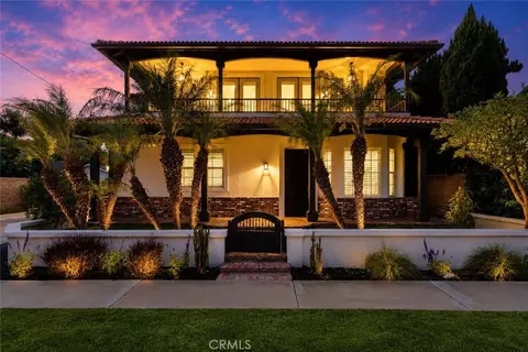 Exterior - 267 Mesa Dr, Costa Mesa, CA 92627 photo 2 of 8
