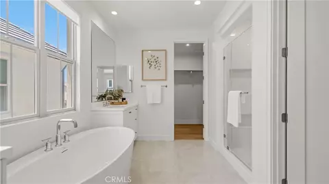 Bath - 218 Evaroad, Irvine, CA 92602 photo 2 of 4