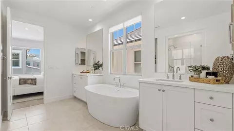 Bath - 218 Evaroad, Irvine, CA 92602 photo 3 of 4